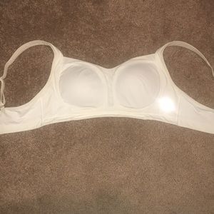White lululemon sports bra